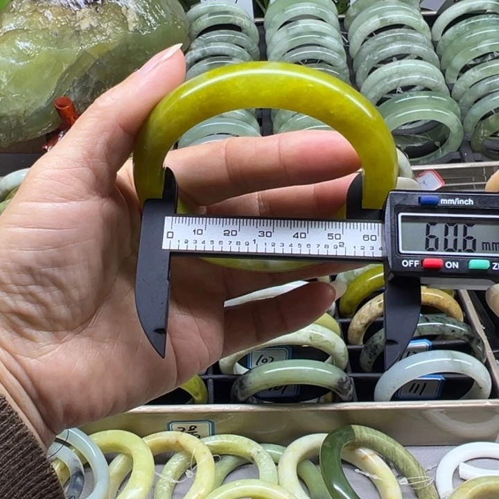 蛇纹石玉未镶嵌手镯107