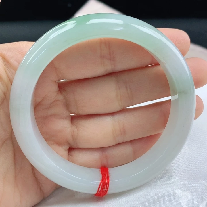 翡翠手镯未镶嵌飘绿59