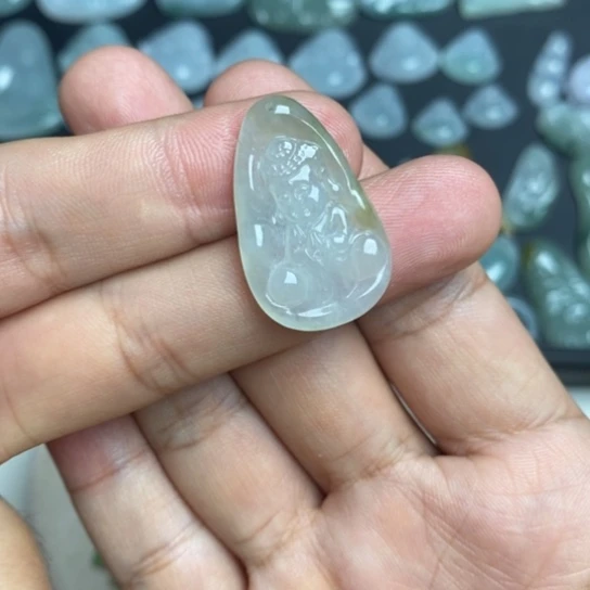 翡翠未镶嵌吊坠(赠链)