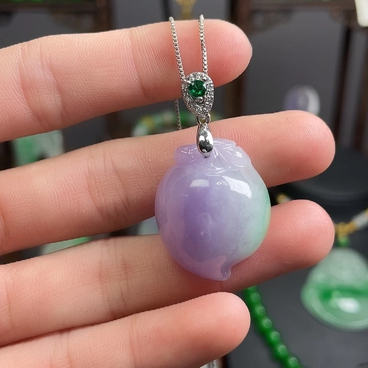 翡翠未镶嵌吊坠(赠链)