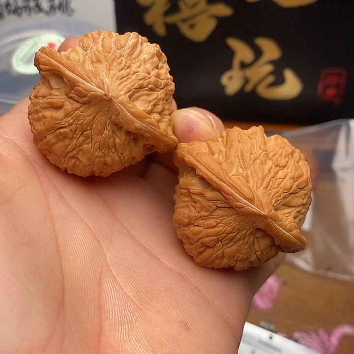 文玩核桃把件c7号红狮子