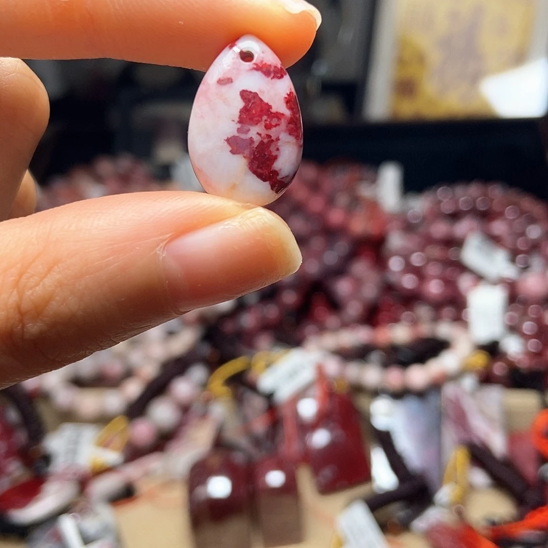 天然辰砂原石水滴