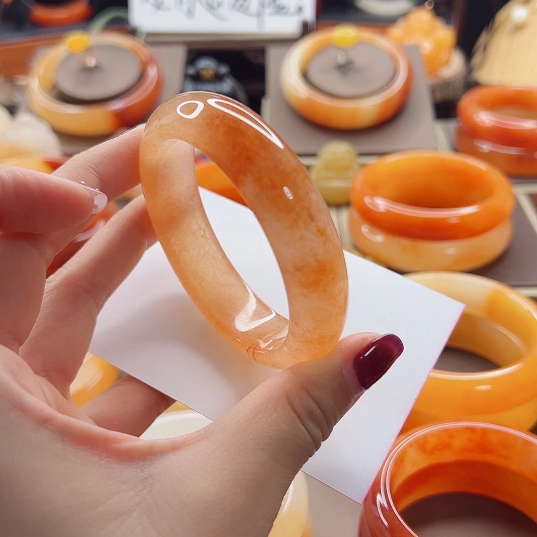 *****未镶嵌石英质玉（黄龙玉）手镯56.1