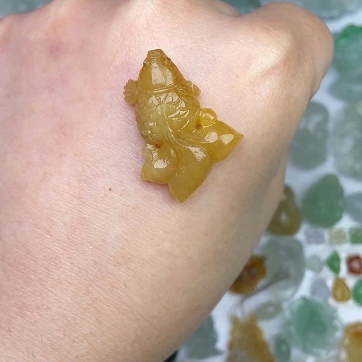 定制翡翠未镶嵌金鱼