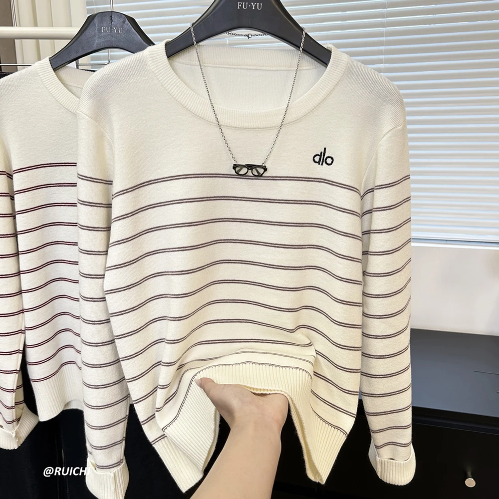 2025秋季新款圆领撞色条纹字母刺绣针织衫简约设计感长袖上衣女