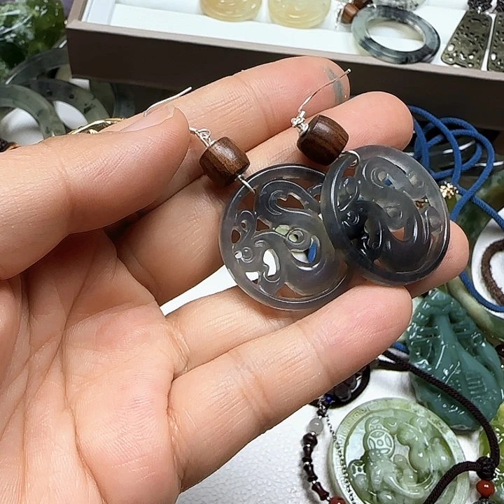 第***装蛇纹石玉未镶嵌耳饰