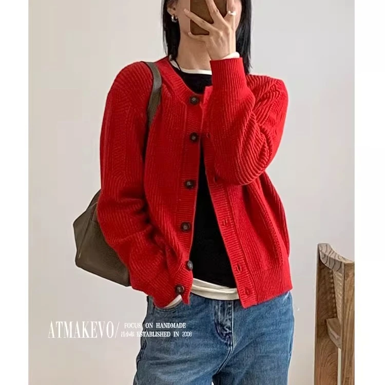 吕小布 | 正宫红 白露同款重磅牛角扣定染羊毛混纺粗针织开衫0281