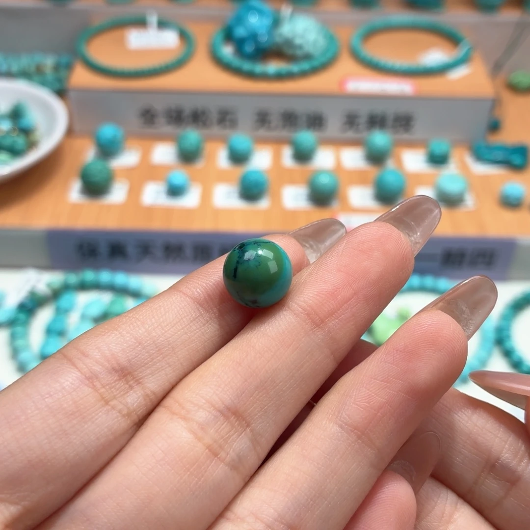 一***恩绿松石未镶嵌珠宝奇石