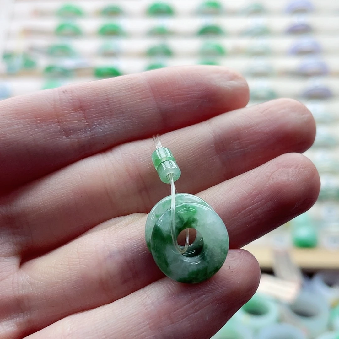 翡翠戒指未镶嵌甜甜圈