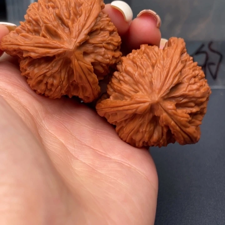 拉***尔文玩核桃吊坠白狮子