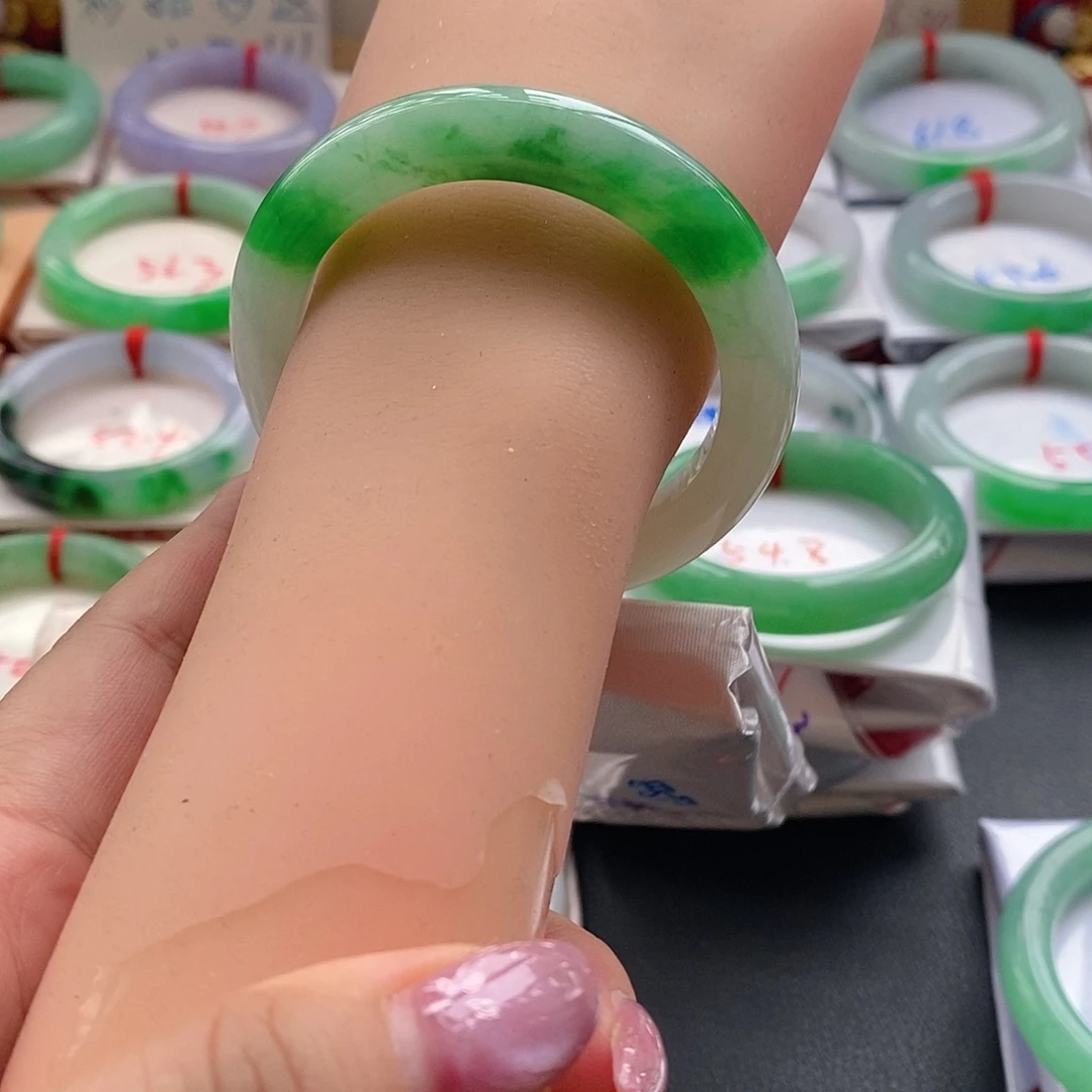 翡翠未镶嵌手镯16号瑕漏