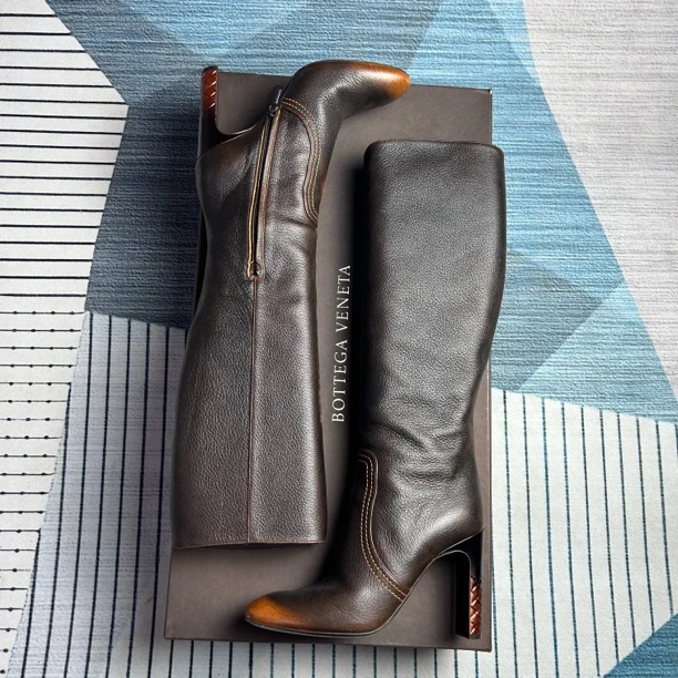 95新 BOTTEGA VENETA/葆蝶家 葆蝶家棕色长靴三七半