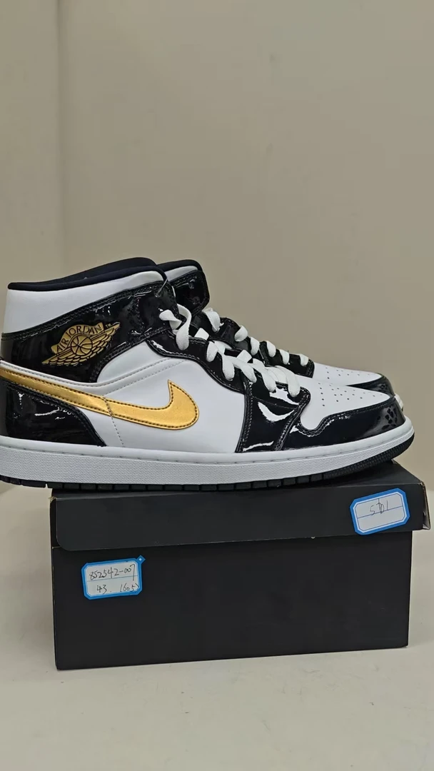 Nike aj1白金43码全新配盒10月14