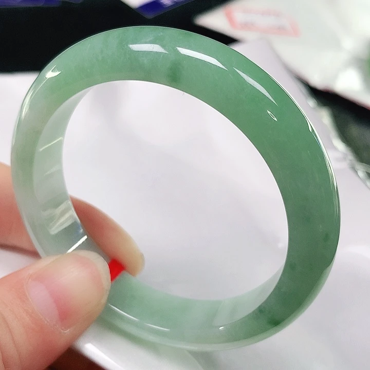 翡翠手镯未镶嵌天然翡翠手镯