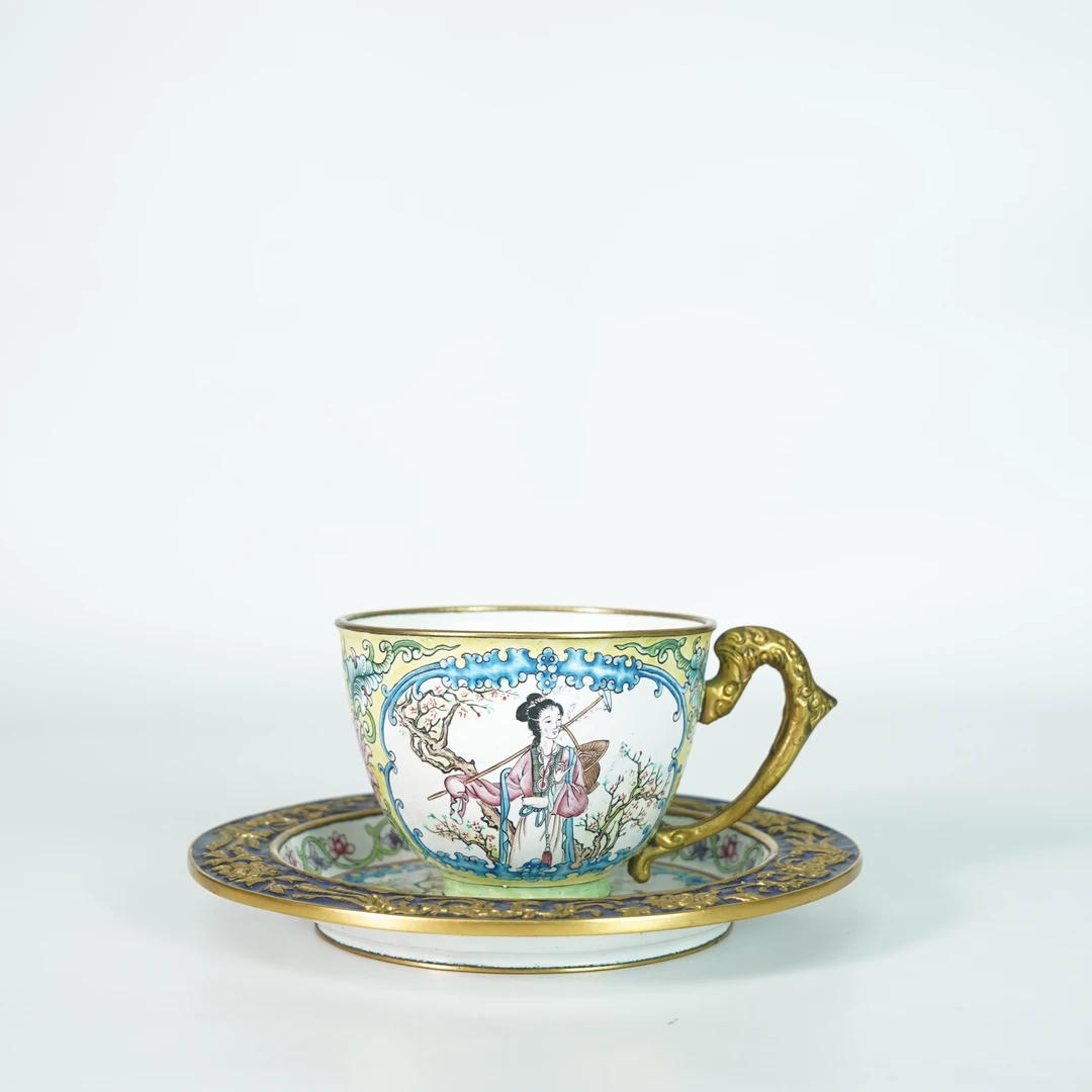 LABC250929139【十竹斋】民国铜胎画珐琅缠枝莲侍女人物开窗杯碟套