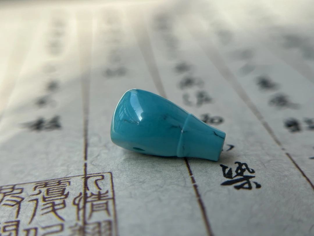 湖北天然精品原矿高瓷蓝玉化料绿松石三通尺寸7.8mmx8.5mmx15.7mm