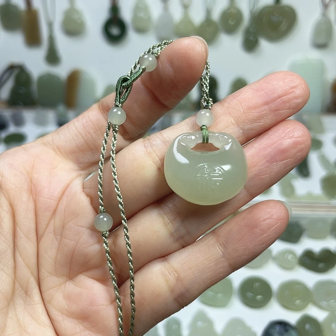 颈饰未镶嵌和田玉