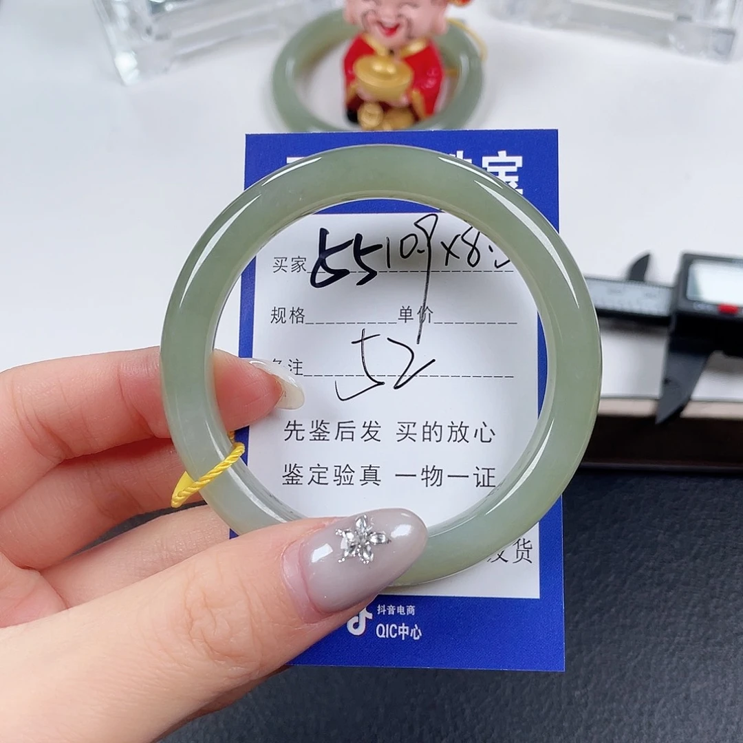 未镶嵌手镯和田玉橘**?