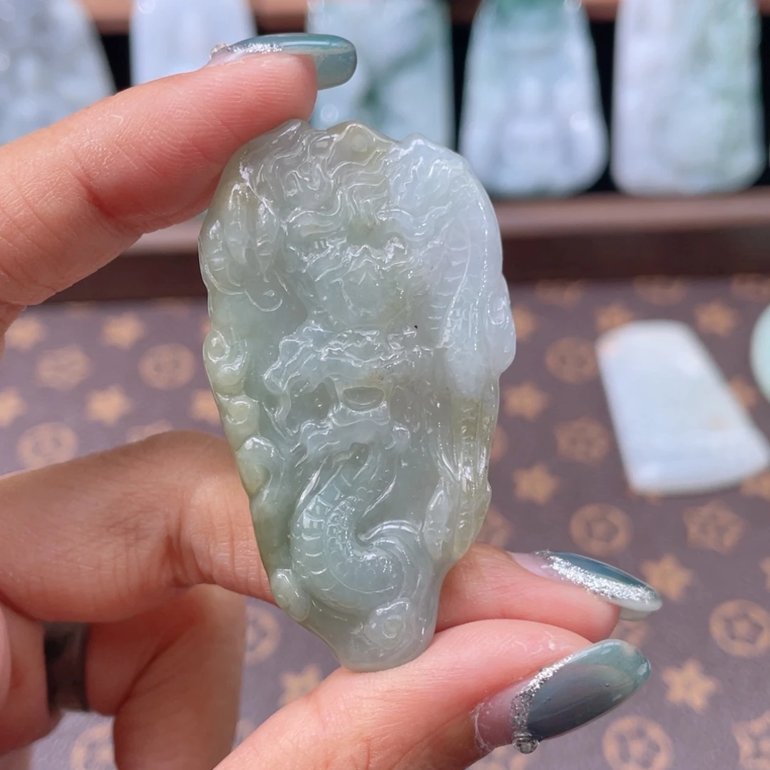 颈饰未镶嵌翡翠龙牌