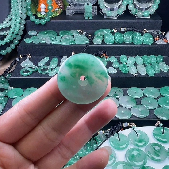 石英质玉未镶嵌颈饰