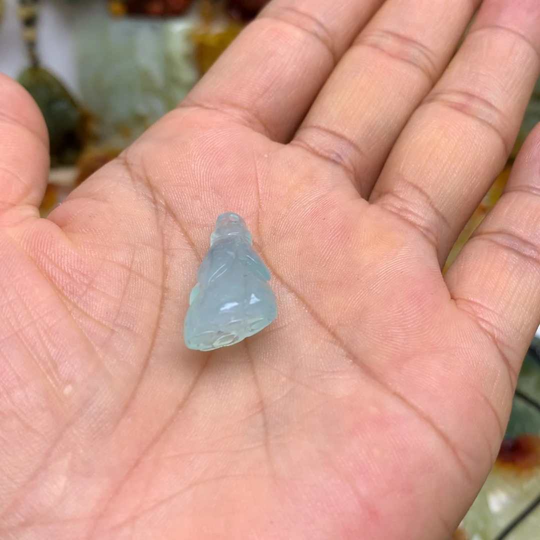 蛇纹石玉颈饰未镶嵌花**忧