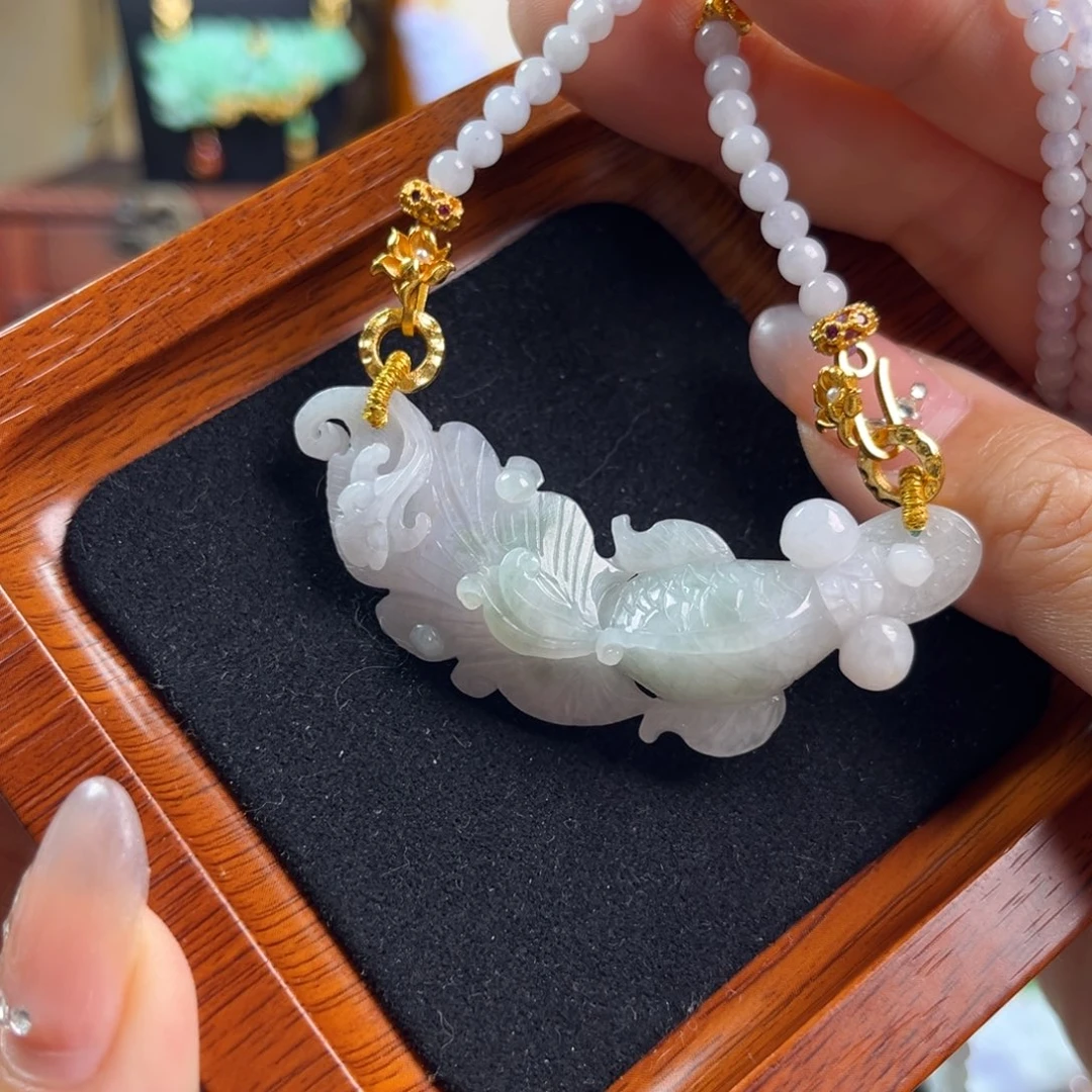 翡翠未镶嵌颈饰锦鲤