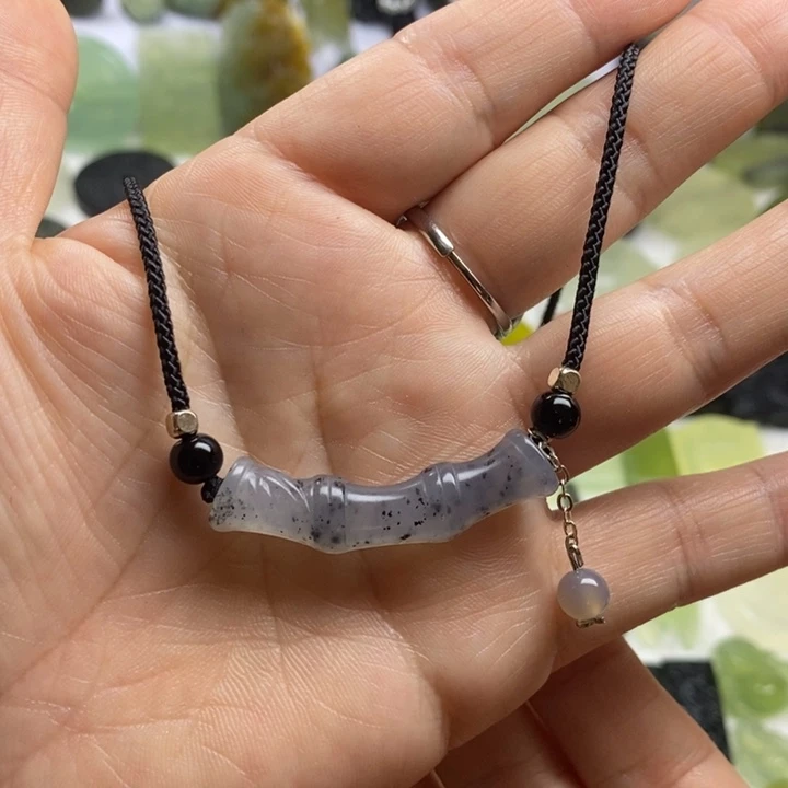 蛇纹石玉颈饰合金