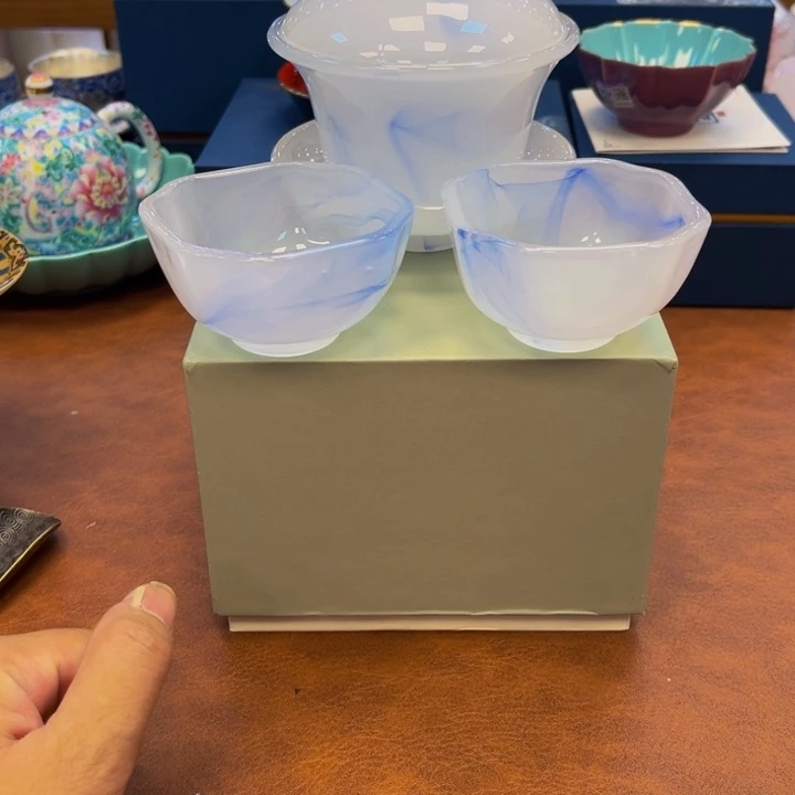 瓷片花花绿绿的小鸟在