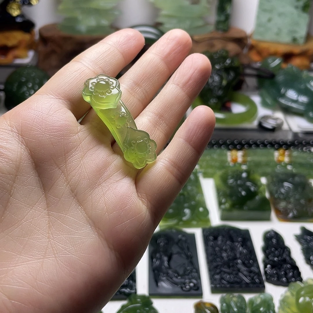 未镶嵌蛇纹石玉颈饰