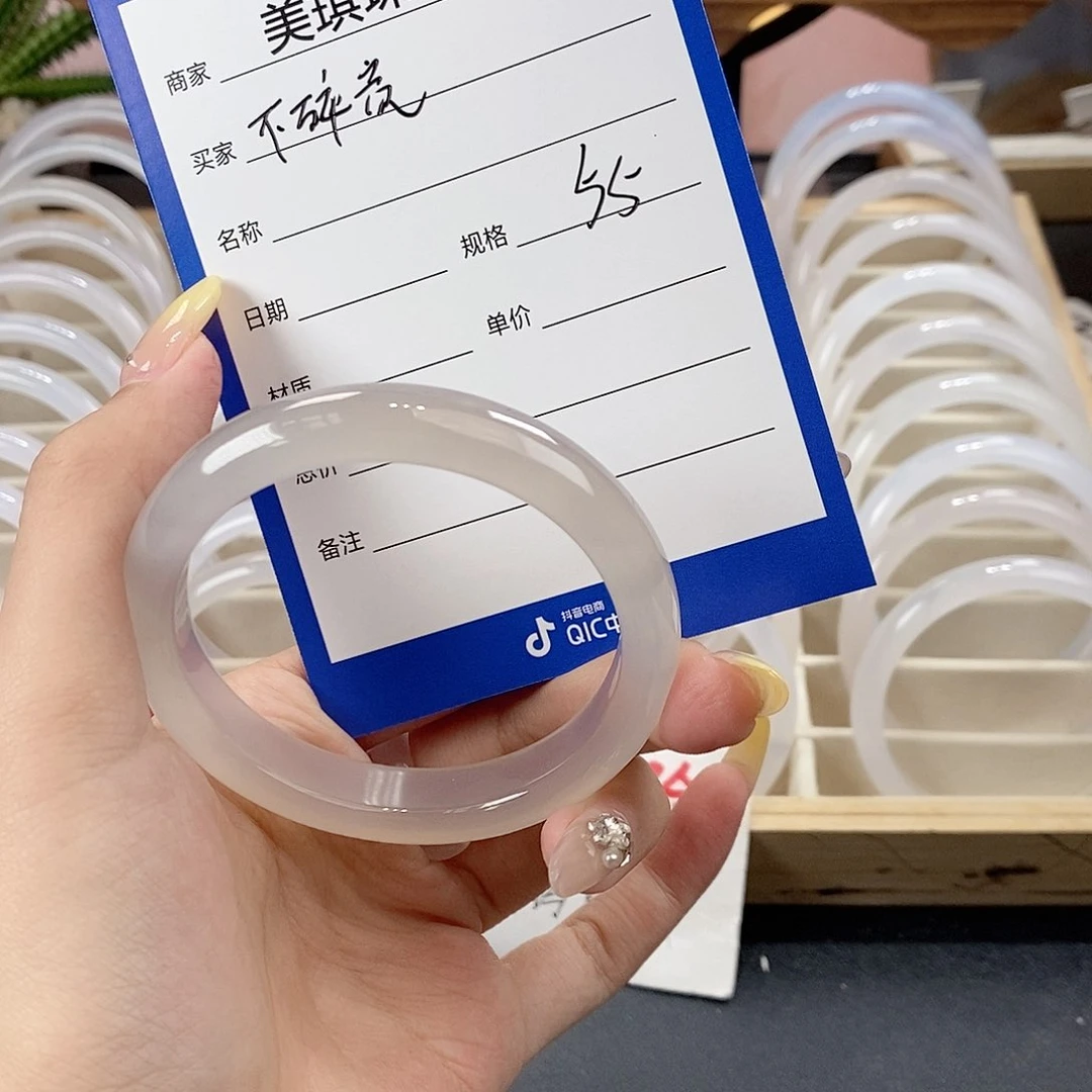 玛瑙/玉髓手镯未镶嵌不*觉