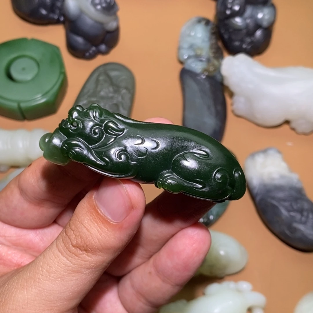 未镶嵌和田玉挂件八**.