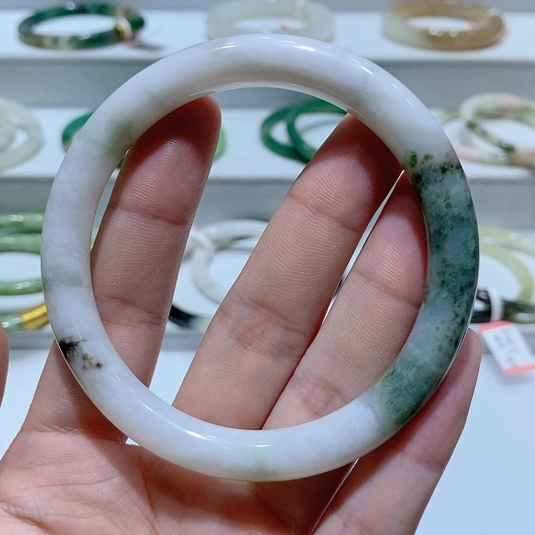 未镶嵌独山玉手镯