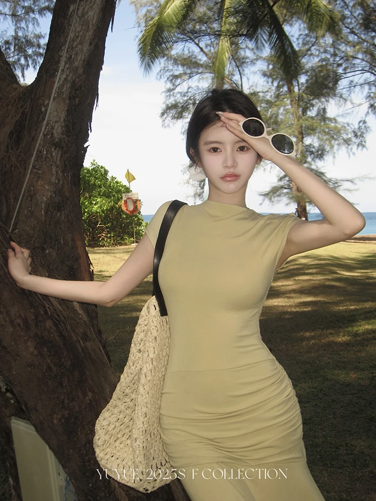 【愉悦】气质轻奢纯色褶皱连衣裙时尚休闲显瘦性感长裙81738