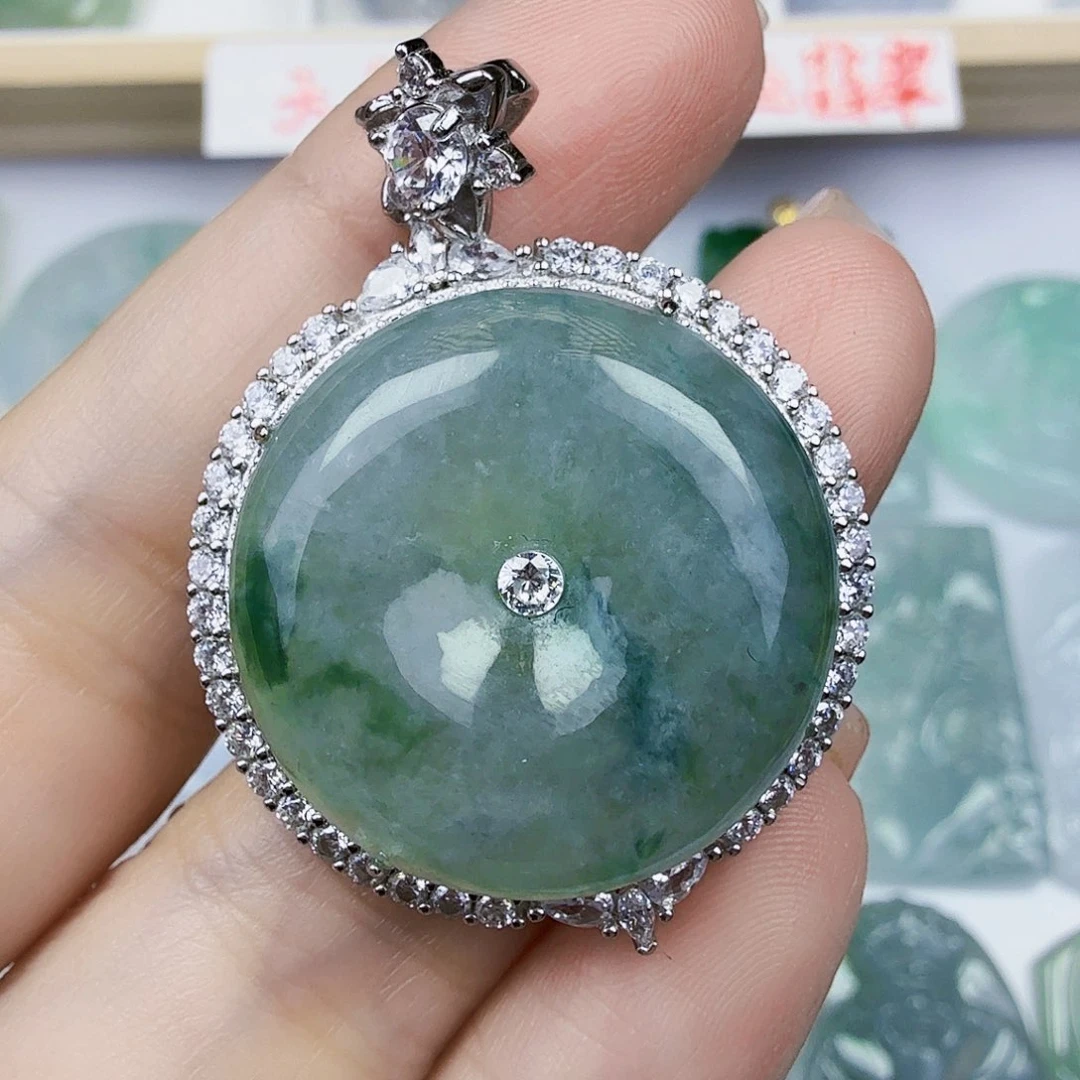 翡翠颈饰未镶嵌嘉*扣子