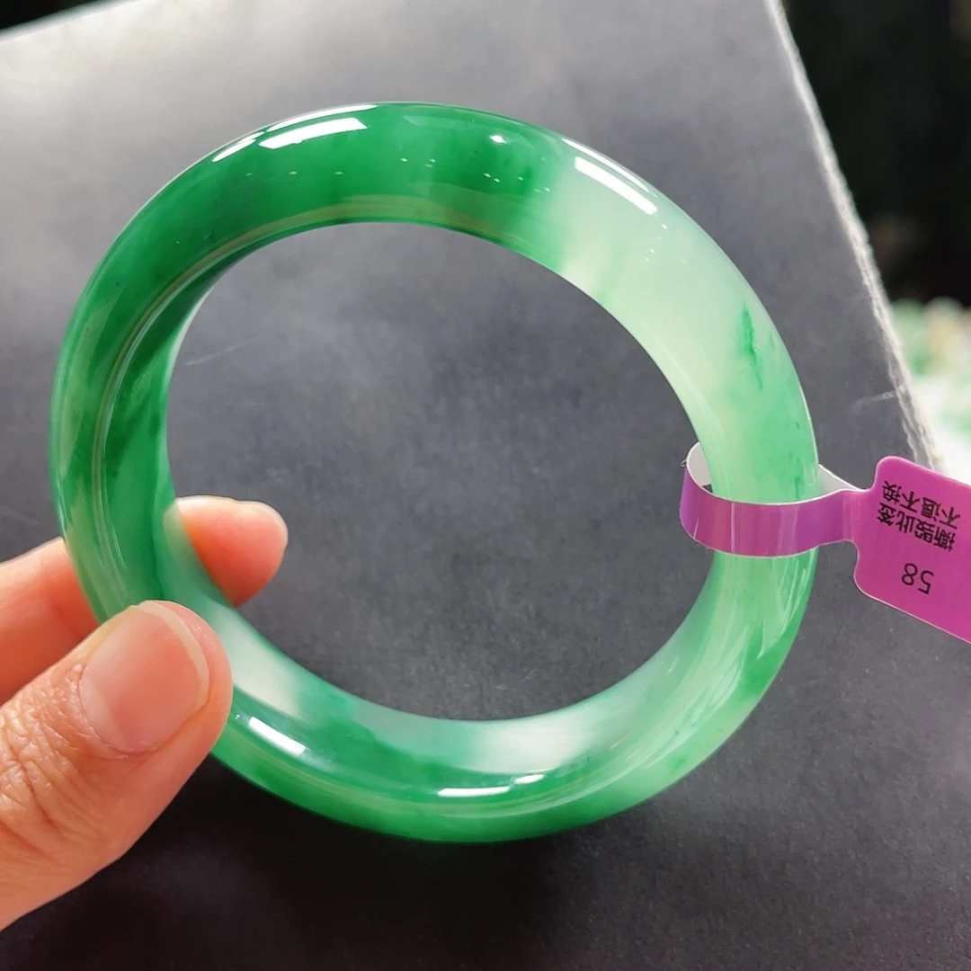 硕***妈石英质玉未镶嵌手镯