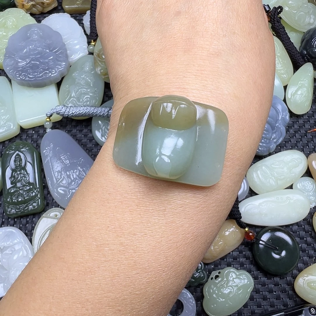 和田玉未镶嵌颈饰卡37.3