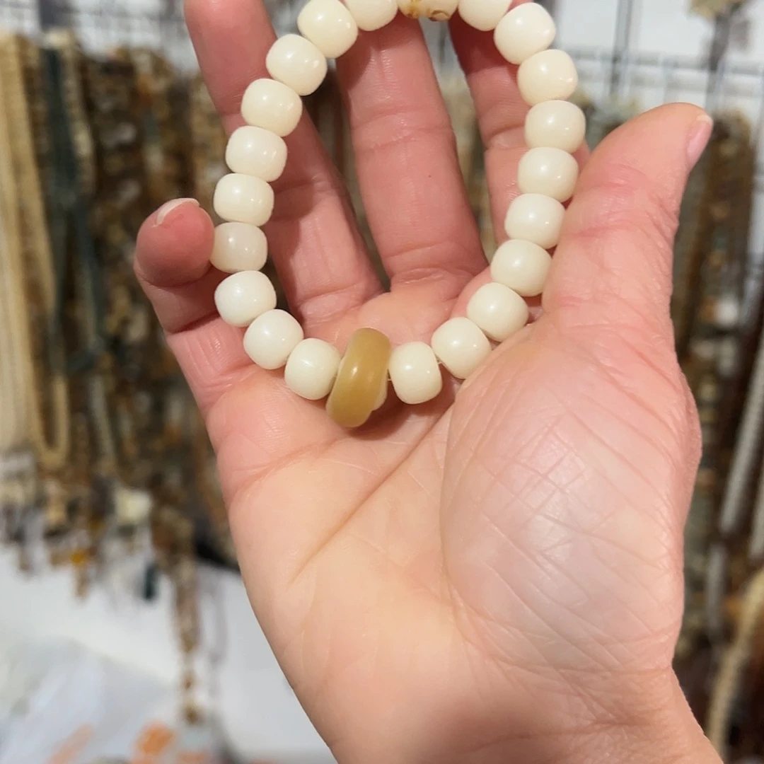 白玉菩提吊坠8×10