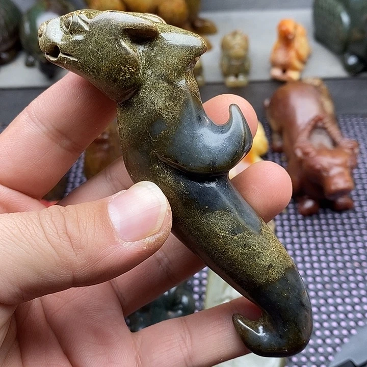 未镶嵌蛇纹石玉颈饰