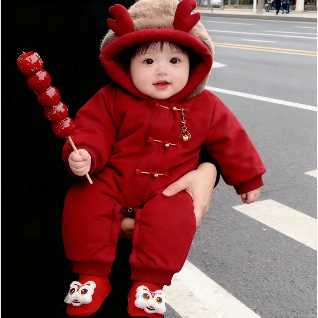 圣诞新年小鹿角加绒红色连身衣喜庆连帽抓周女宝宝婴幼儿爬服棉袄