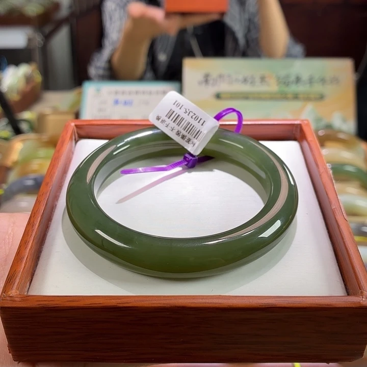 未镶嵌手镯和田玉51。 57