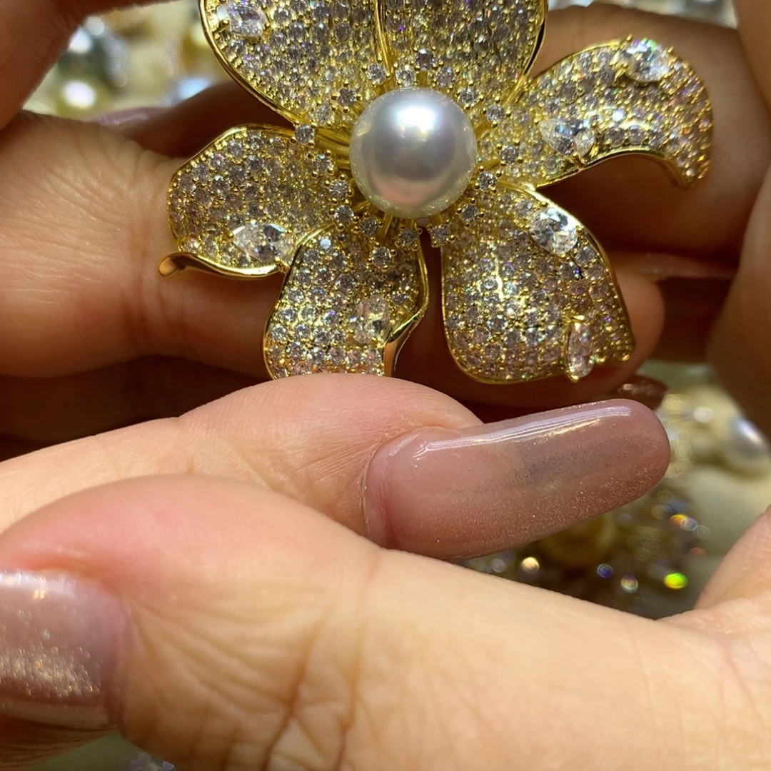 未镶嵌胸饰海水珍珠