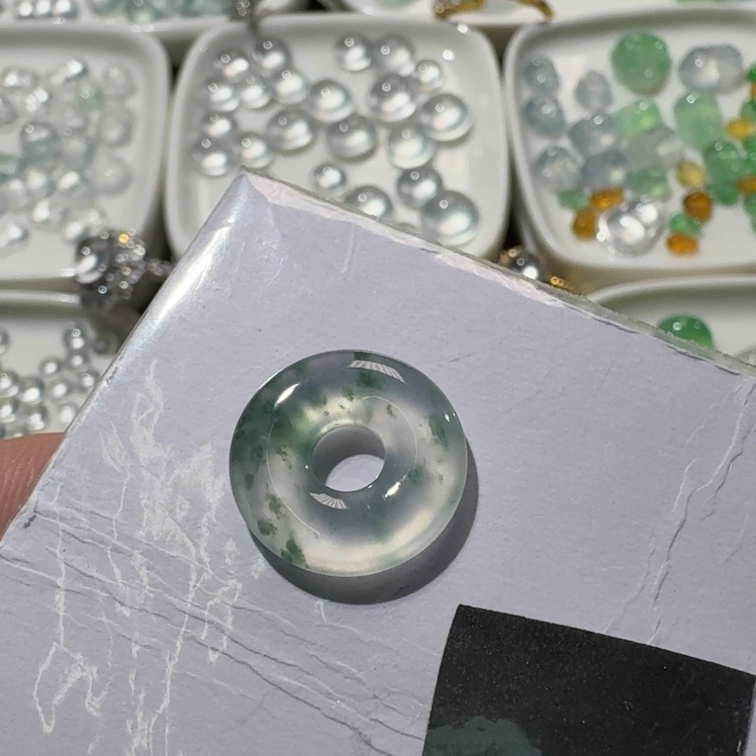 翡翠未镶嵌颈饰甜甜圈