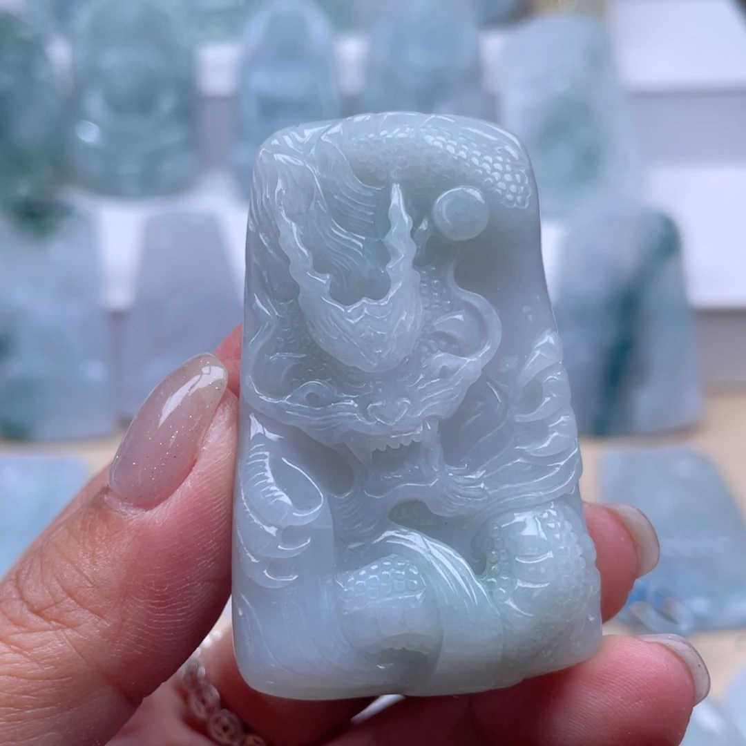 颈饰未镶嵌翡翠龙牌