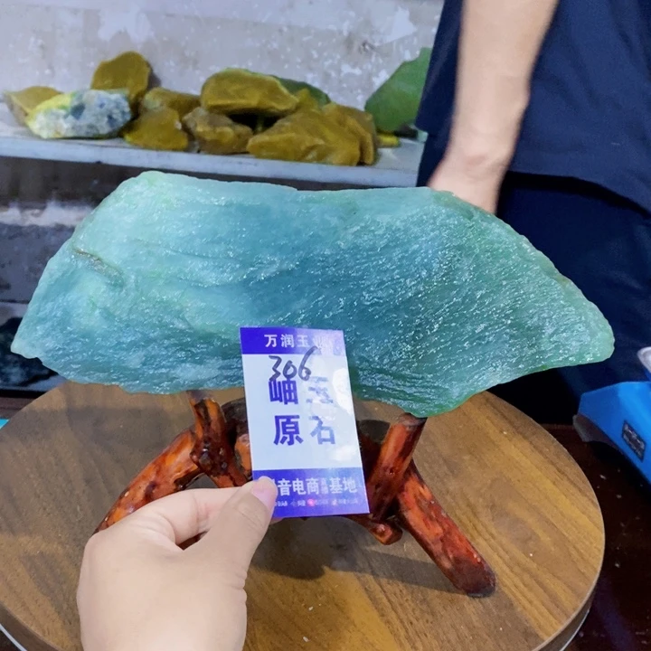 蛇纹石玉未镶嵌原石无**刀