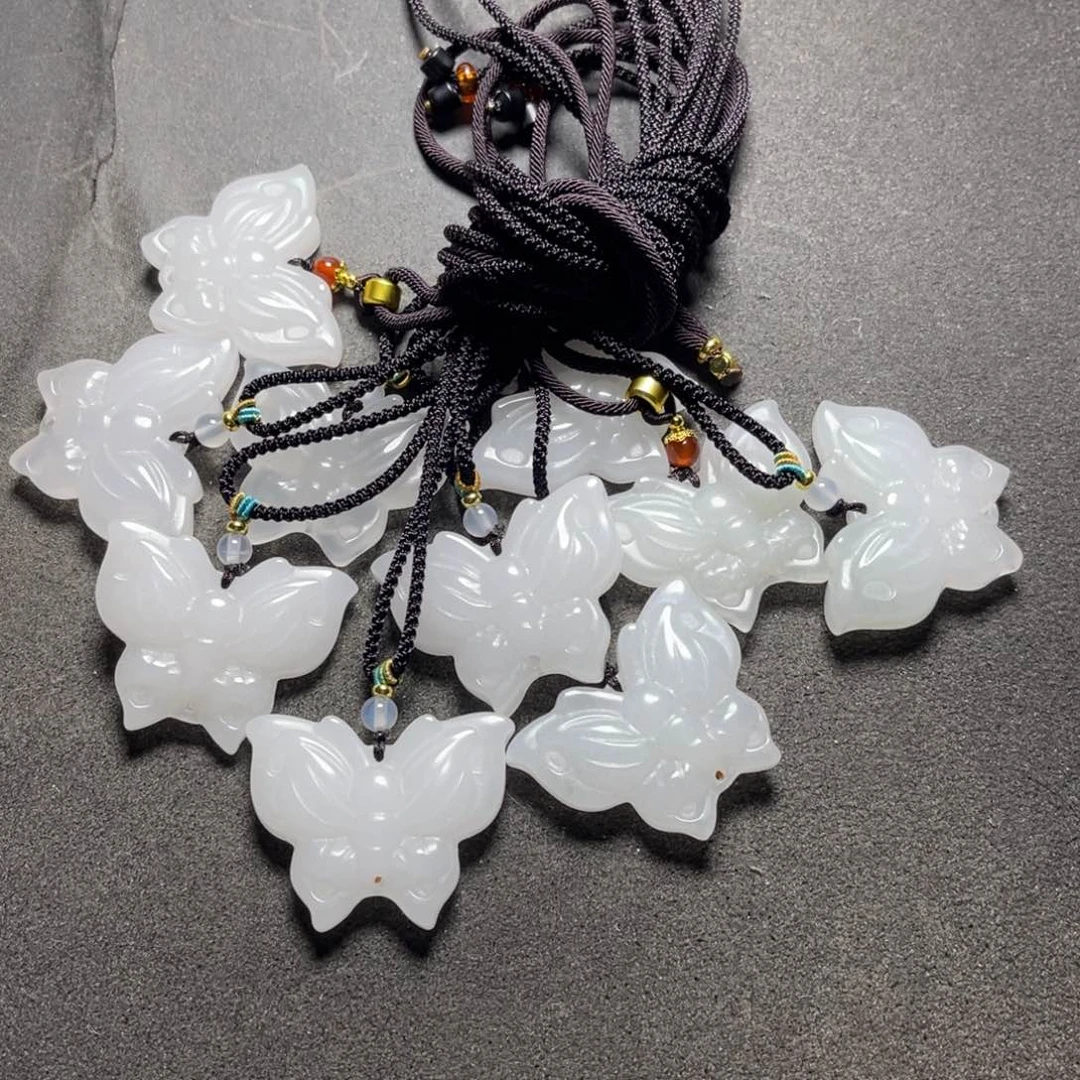 颈饰未镶嵌石英质玉星*