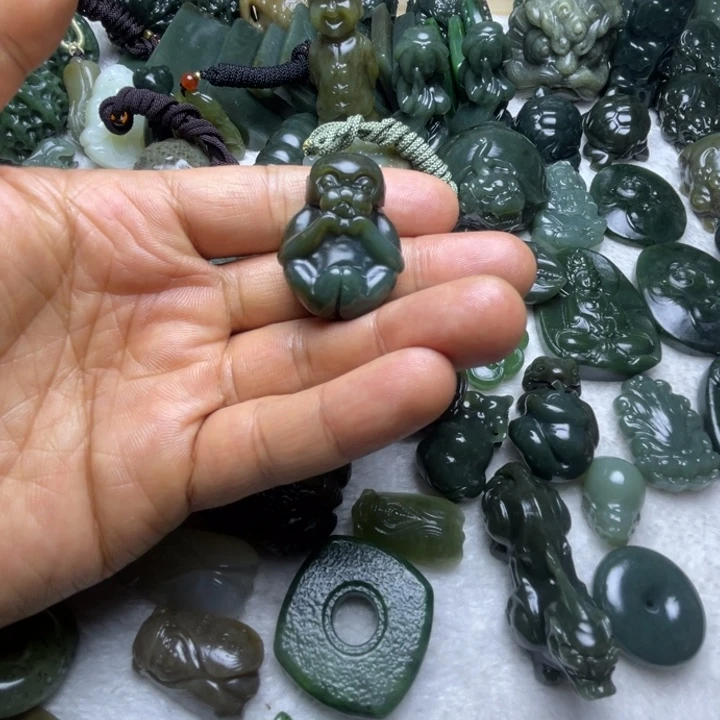 和田玉未镶嵌颈饰