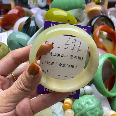 未镶嵌手镯石英岩玉