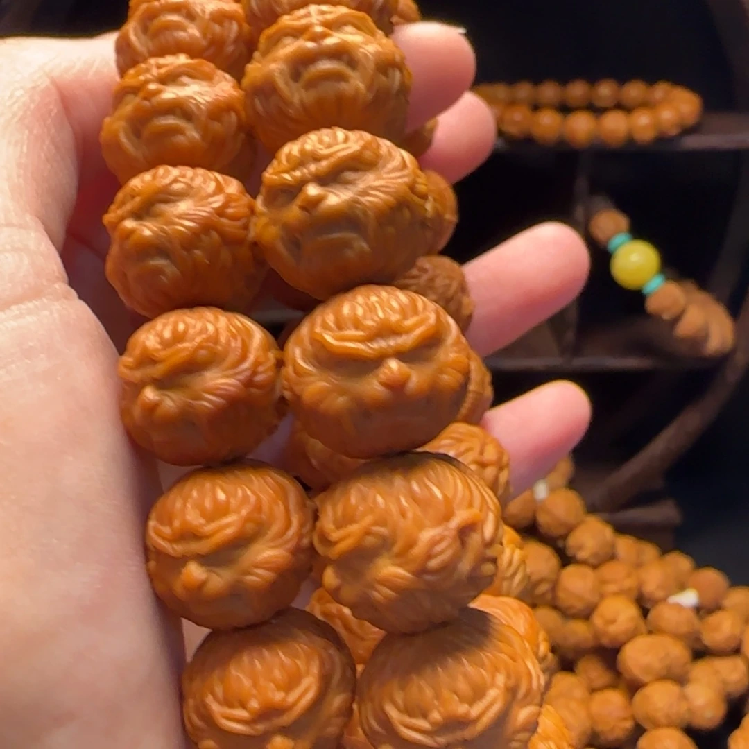 搬***)吊坠猴头核桃猴头