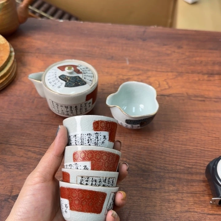 一个陶瓷物件哈哈哈哈