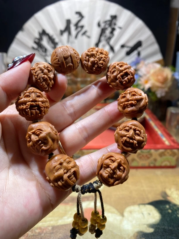 橄榄核须派十八罗汉尺寸】2.1×2.1 【作者】刘萍